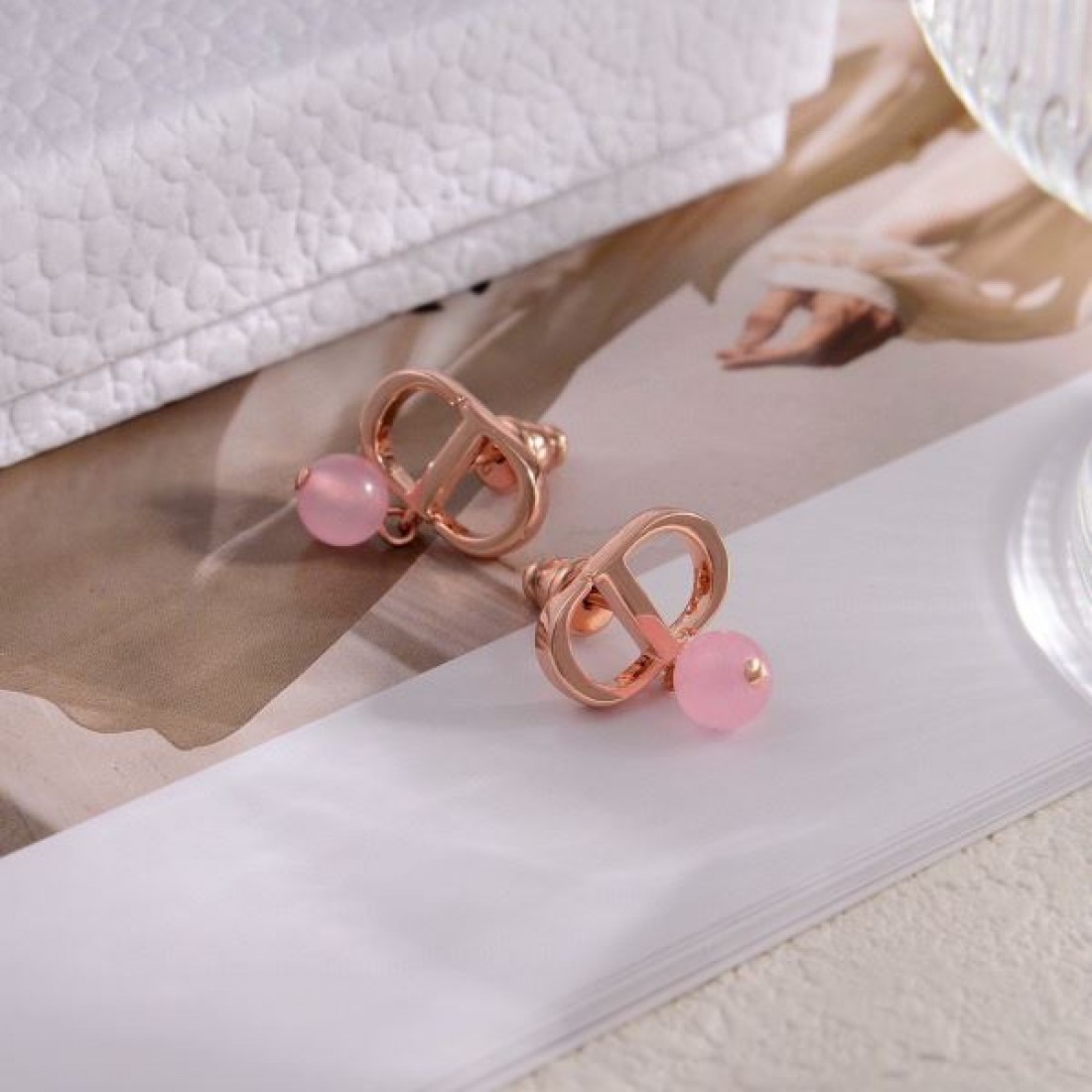 上品 優雅 DIOR ディオール コピー イヤリング 高級感 洗練仕上げ