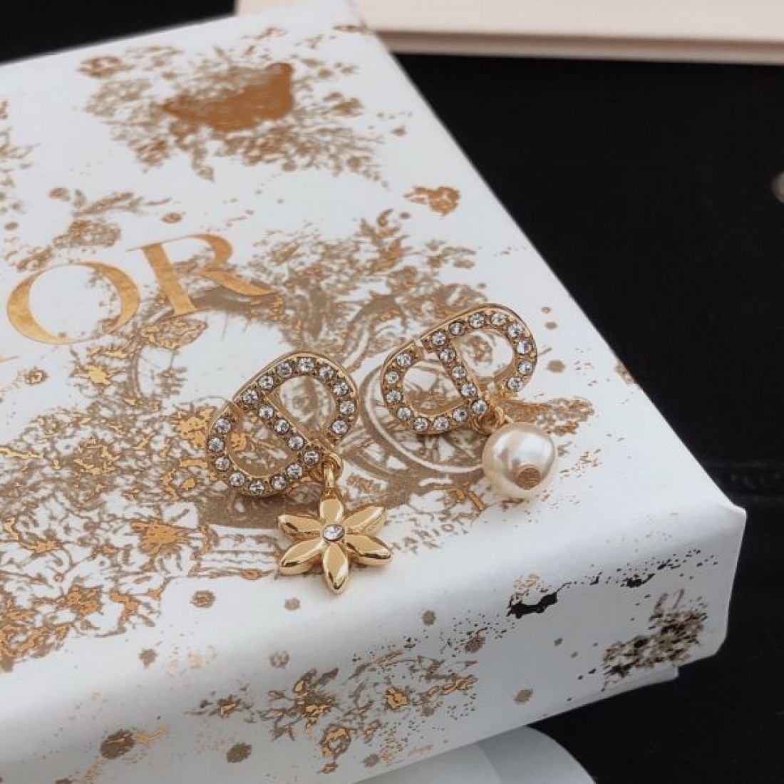 上品 エレガント DIOR ディオール コピー イヤリング 高級感 洗練