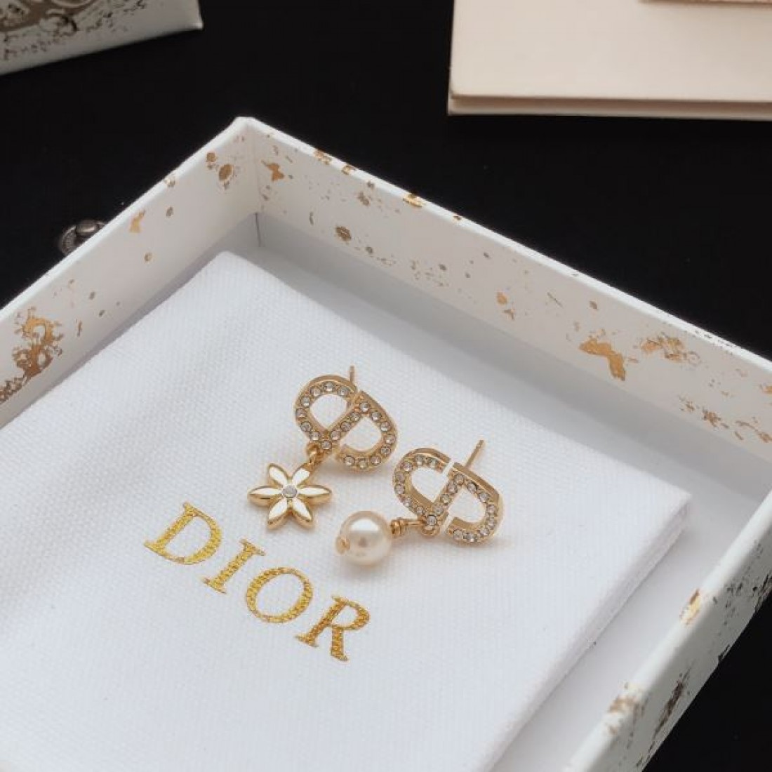 上品 エレガント DIOR ディオール コピー イヤリング 高級感 洗練