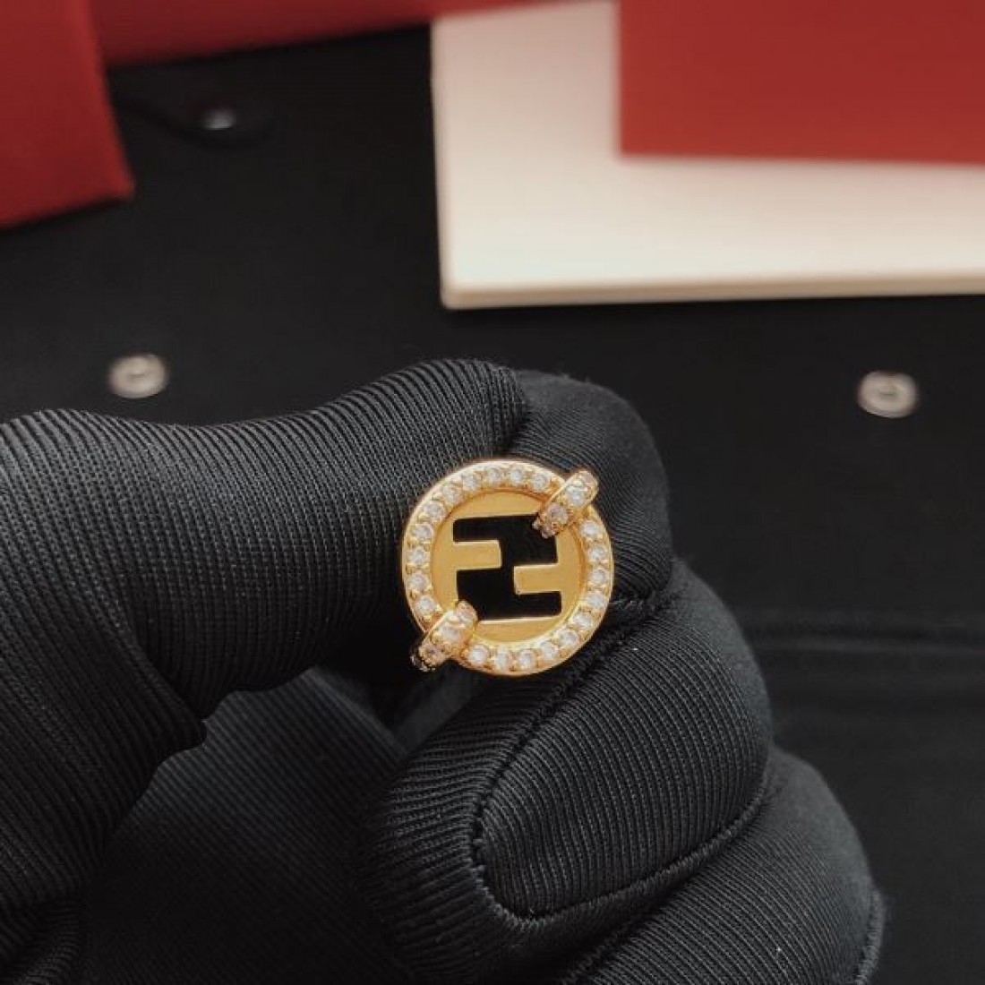 人気 定番 FENDI フェンデイ コピー イヤリング 高級感 おしゃれ