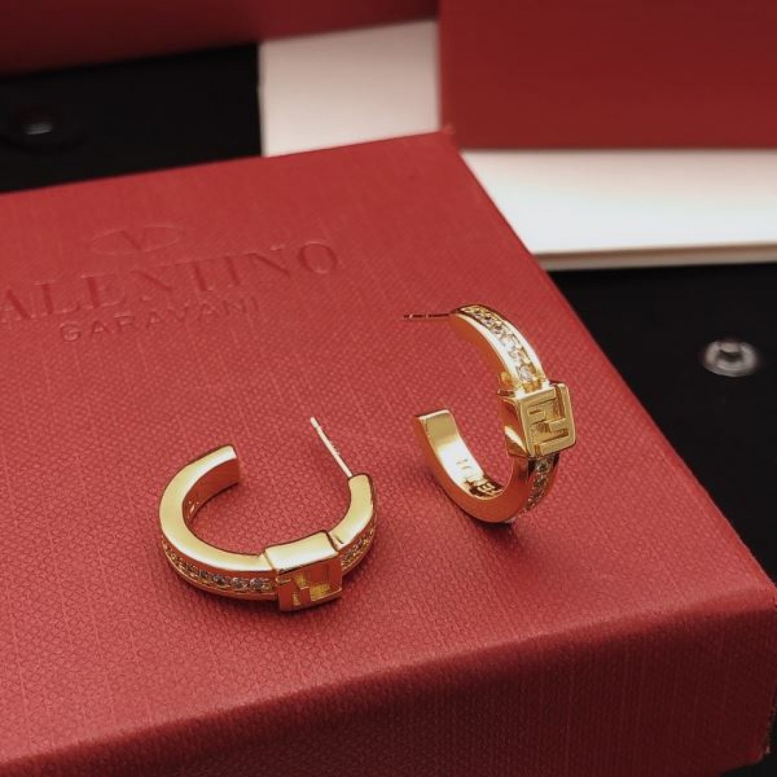 上品 華やか FENDI フェンデイ コピー イヤリング 洗練 エレガント