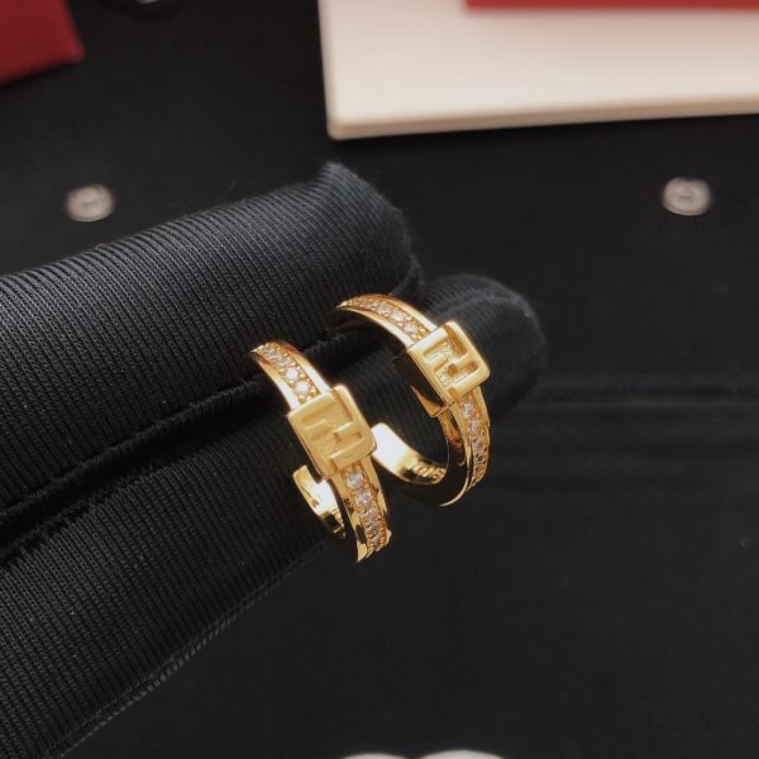 上品 華やか FENDI フェンデイ コピー イヤリング 洗練 エレガント