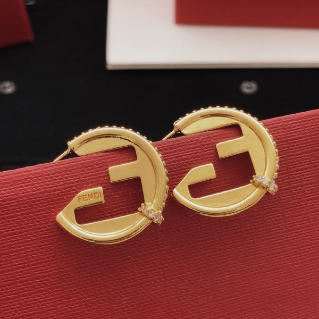 定番 人気 FENDI フェンデイ コピー イヤリング 高級感 エレガント