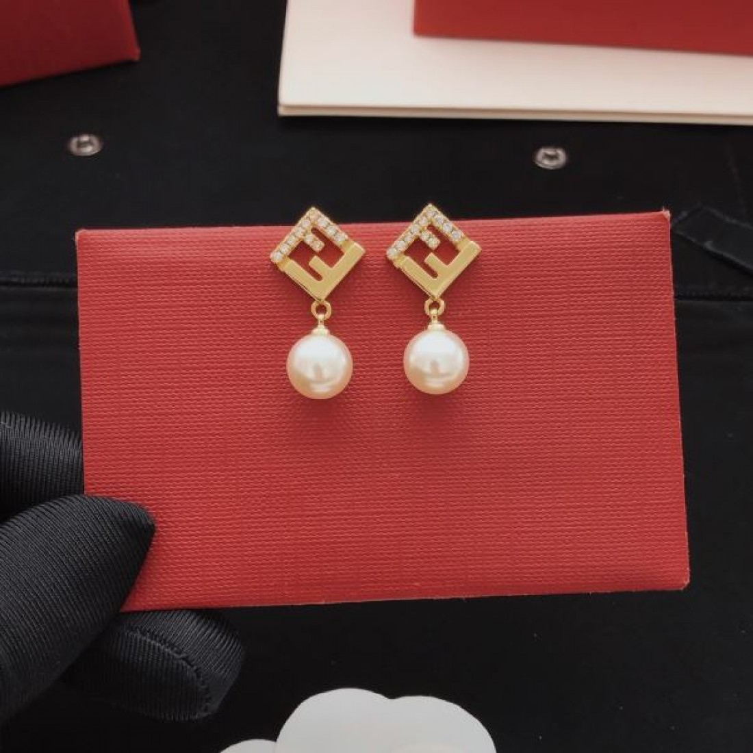 上品 大人 FENDI フェンデイ コピー イヤリング 洗練 高見え