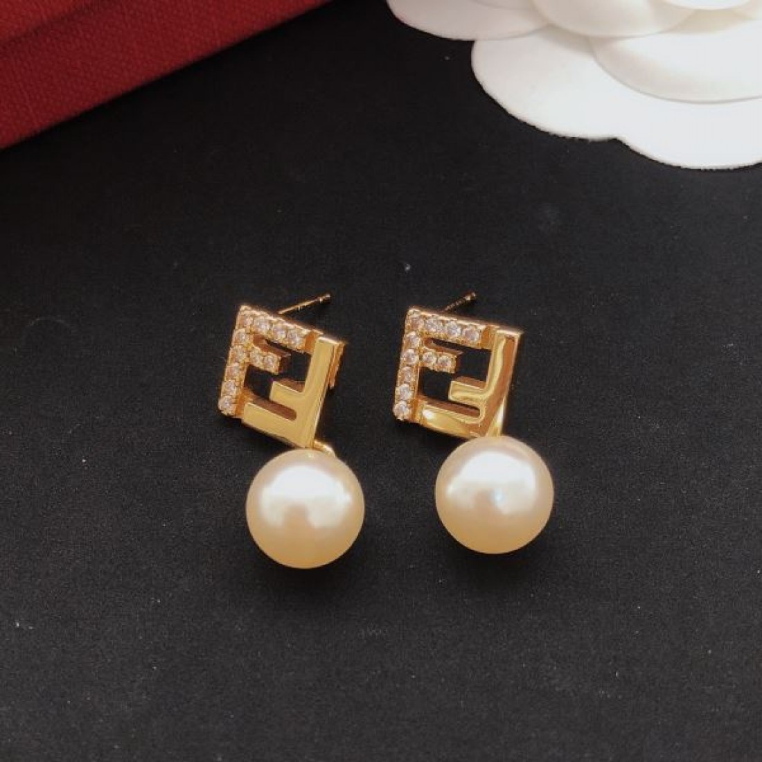 上品 大人 FENDI フェンデイ コピー イヤリング 洗練 高見え