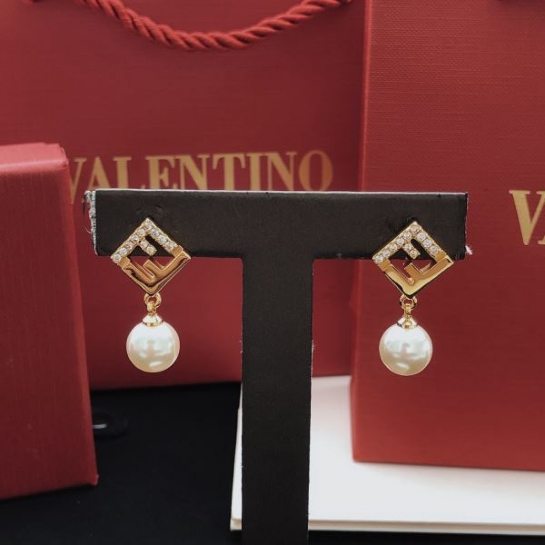 上品 大人 FENDI フェンデイ コピー イヤリング 洗練 高見え