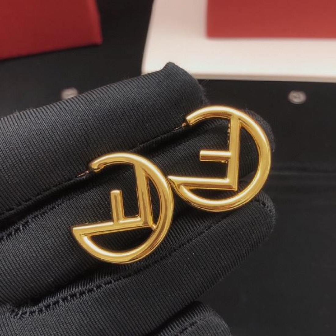 高見え トレンド FENDI フェンデイ コピー イヤリング 華やか 上質