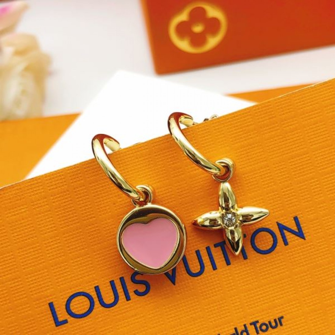 存在感強め ラグジュアリー LOUIS VUITTON ルイヴィトン コピー イヤリング 華奢見え