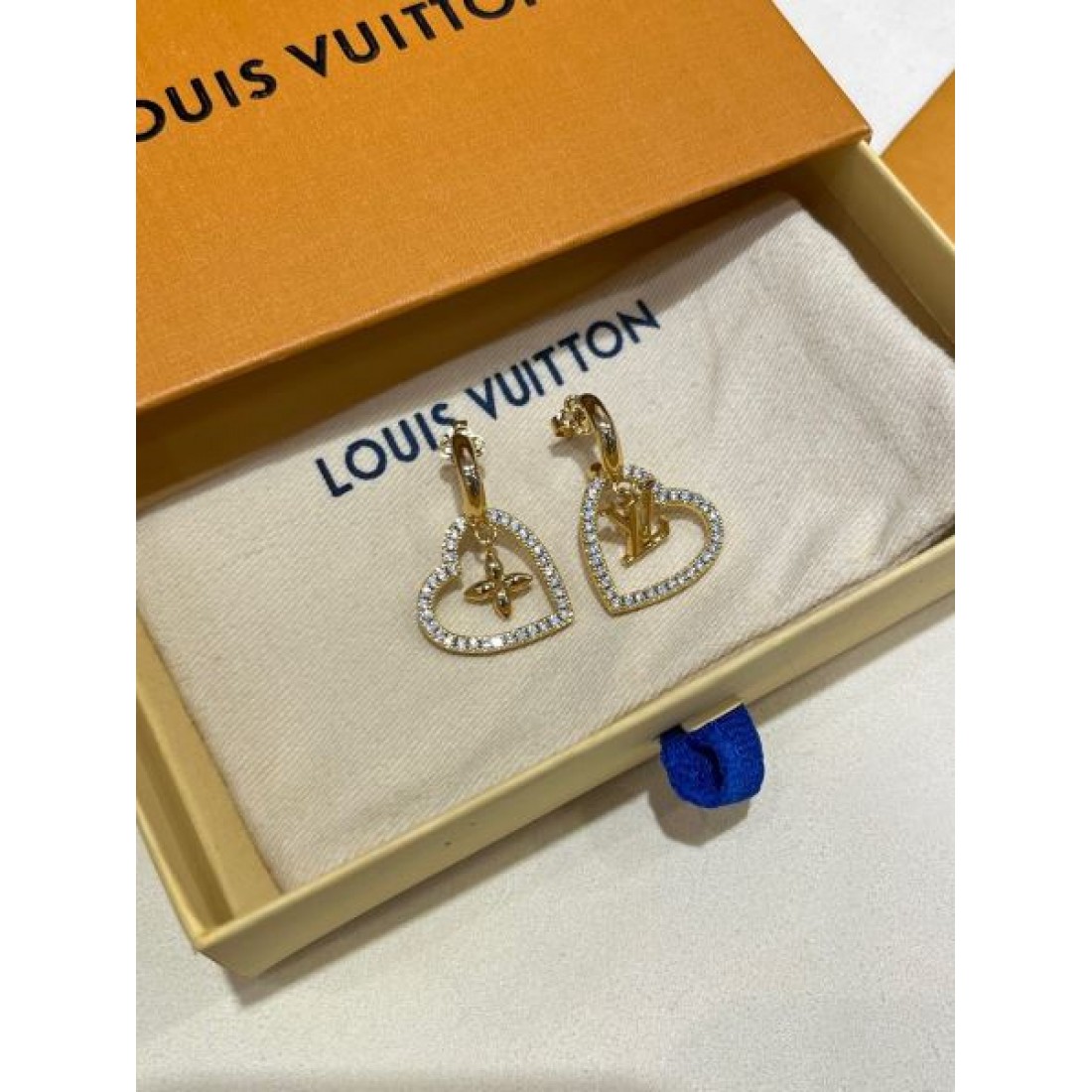 華やか 目を惹く LOUIS VUITTON ルイヴィトン スーパーコピー イヤリング おすすめ品