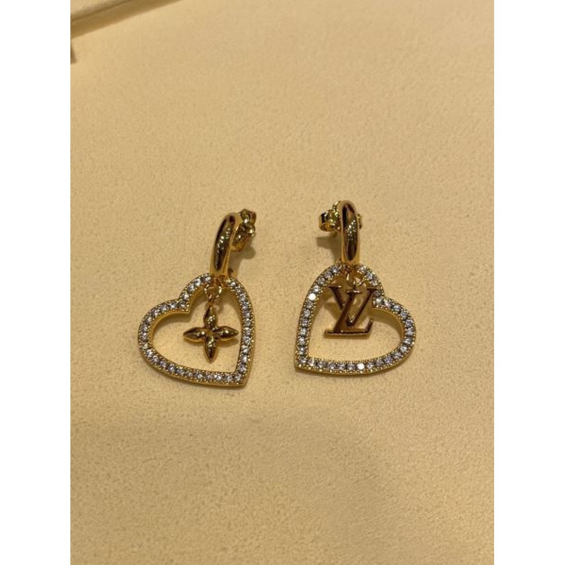 華やか 目を惹く LOUIS VUITTON ルイヴィトン スーパーコピー イヤリング おすすめ品