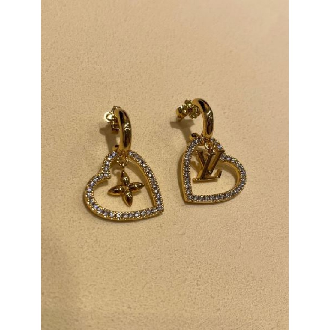 華やか 目を惹く LOUIS VUITTON ルイヴィトン スーパーコピー イヤリング おすすめ品