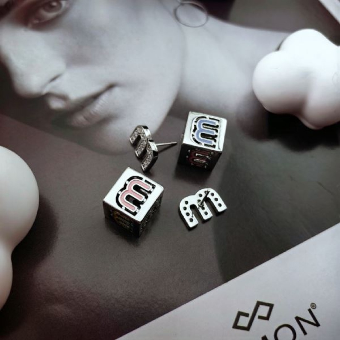 軽量 ミニマル MIU MIU ミュウミュウ スーパーコピー イヤリング 日常向き