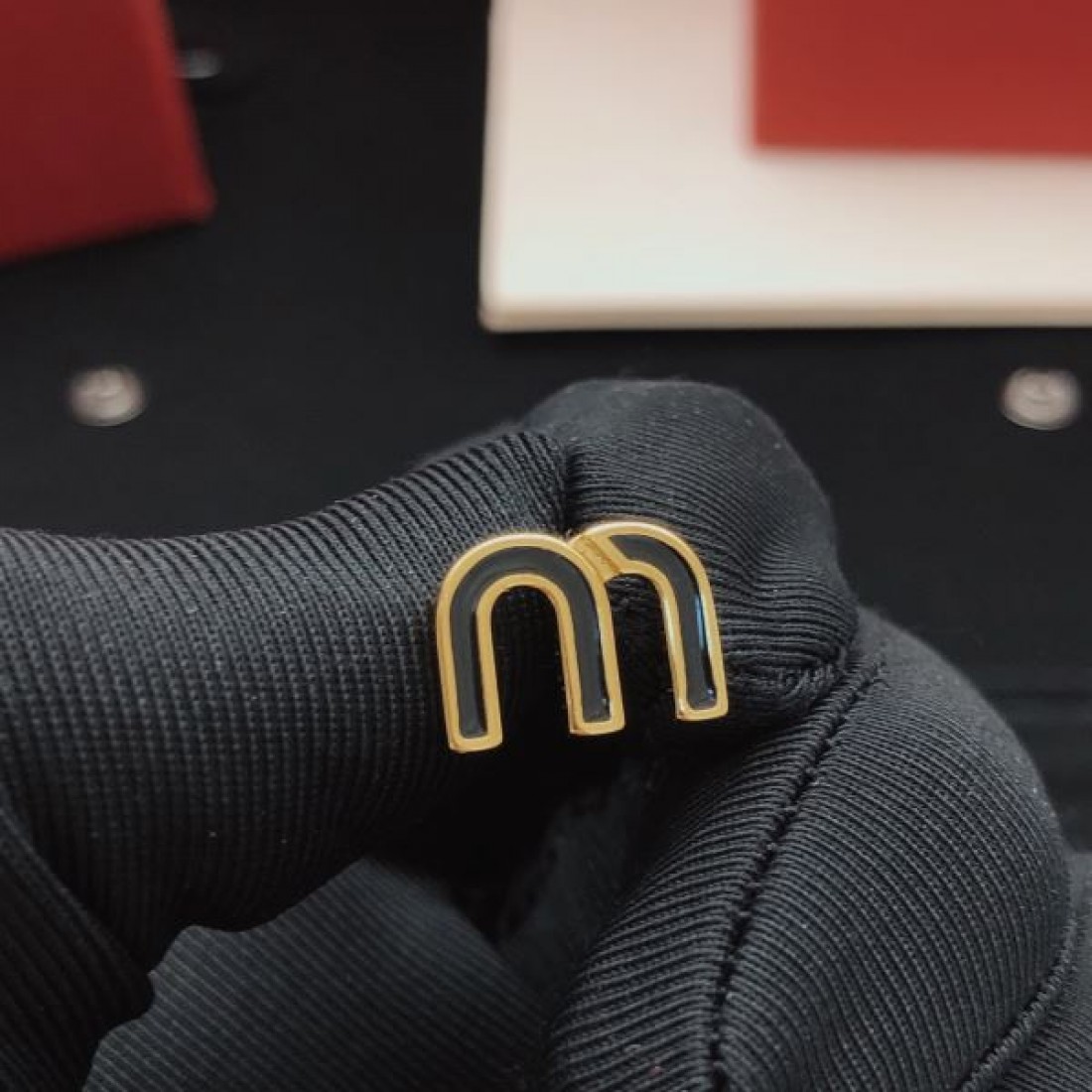 可愛い 小ぶり MIU MIU ミュウミュウ スーパーコピー イヤリング 美品