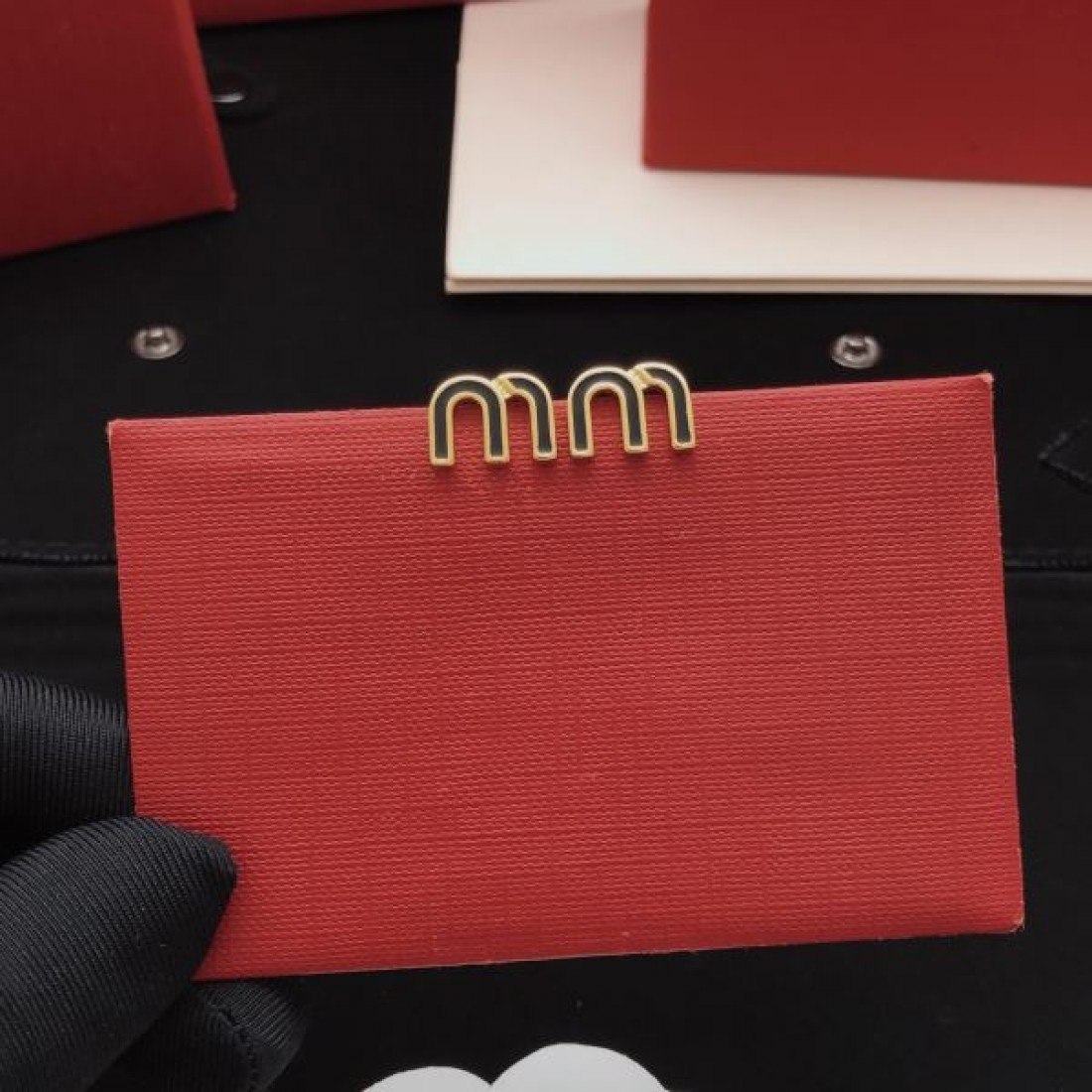 可愛い 小ぶり MIU MIU ミュウミュウ スーパーコピー イヤリング 美品