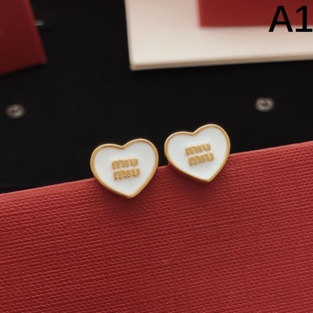 レディース向け 軽量 MIU MIU ミュウミュウ スーパーコピー イヤリング 上品