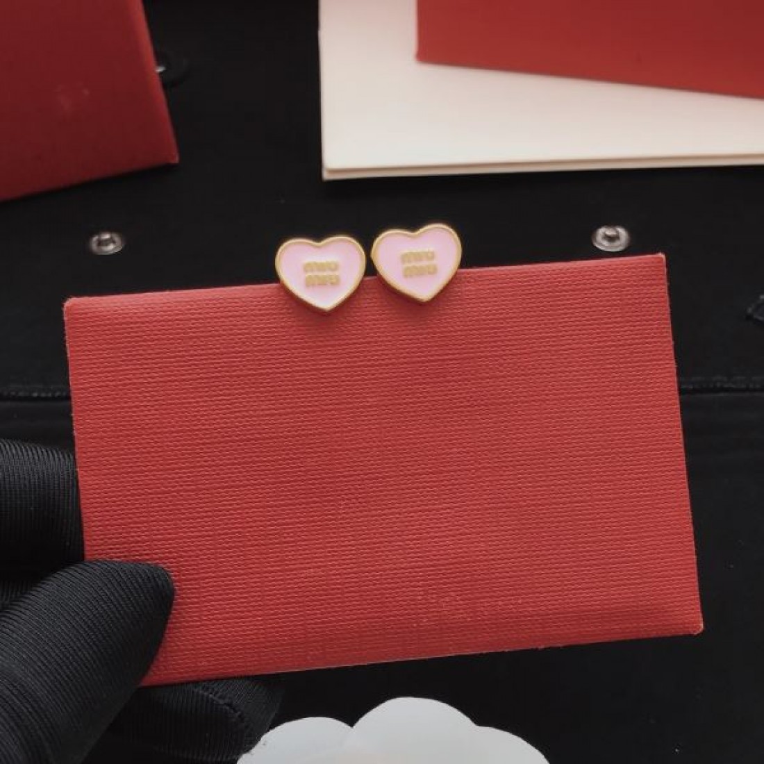  レディース向け 軽量 MIU MIU ミュウミュウ スーパーコピー イヤリング 上品