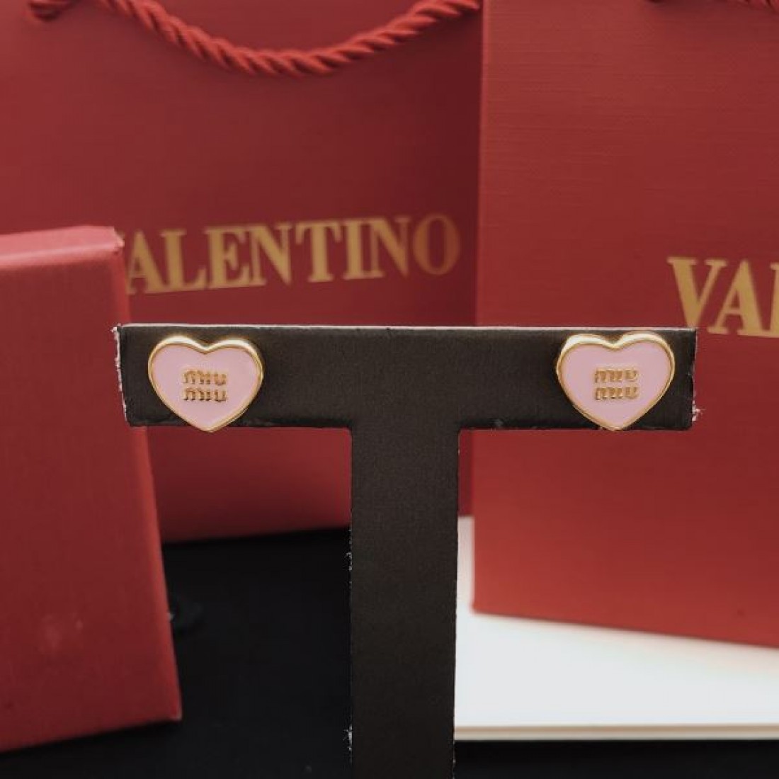  レディース向け 軽量 MIU MIU ミュウミュウ スーパーコピー イヤリング 上品