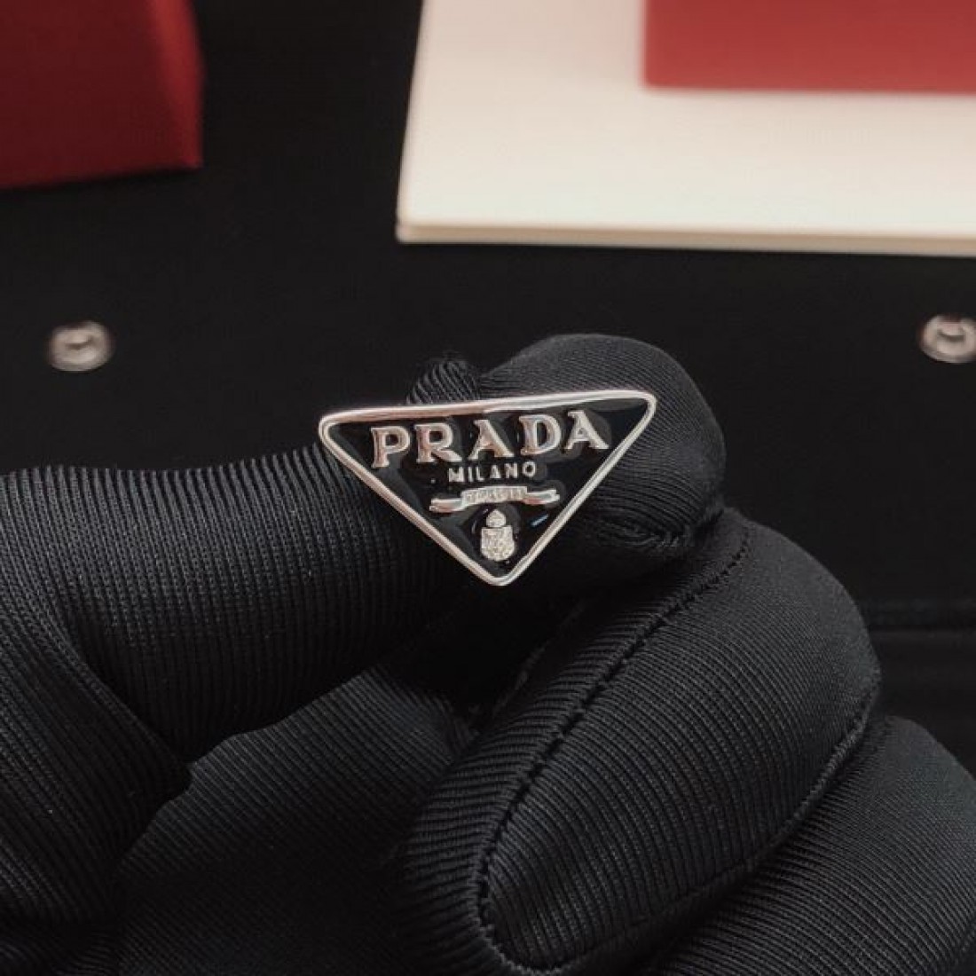 高級感 シンプル PRADA プラダ スーパーコピー イヤリング 美品 人気