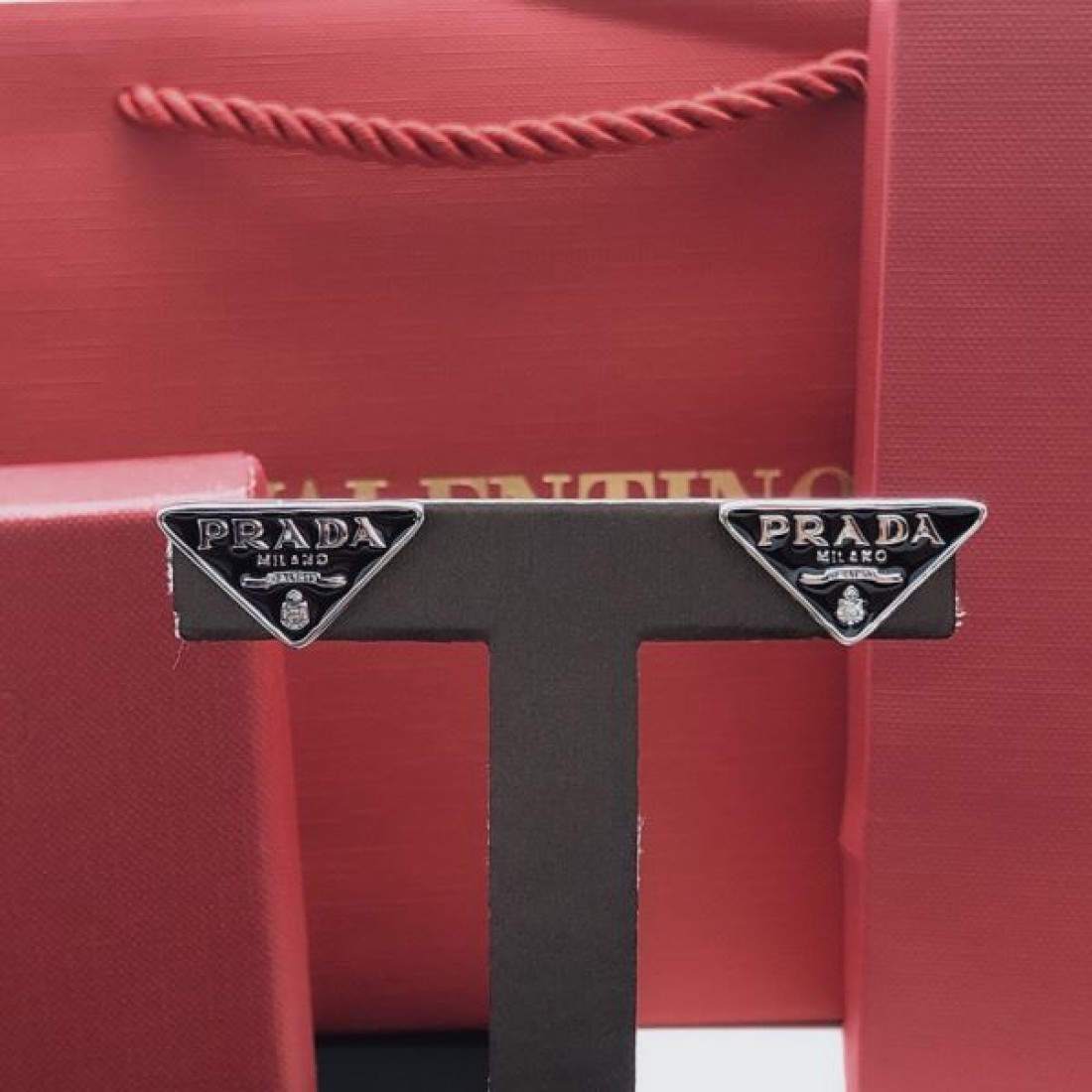 高級感 シンプル PRADA プラダ スーパーコピー イヤリング 美品 人気