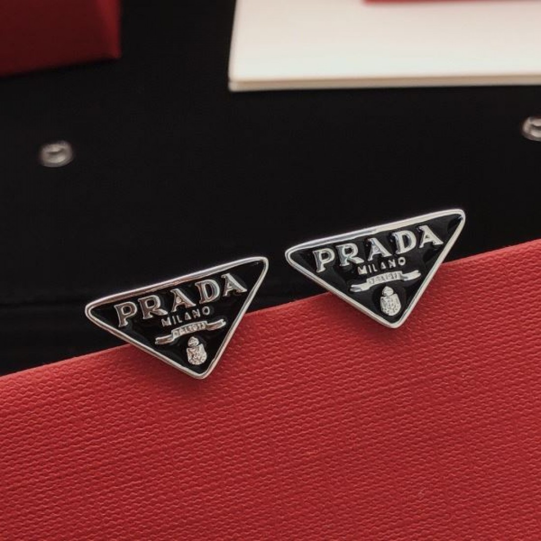 高級感 シンプル PRADA プラダ スーパーコピー イヤリング 美品 人気