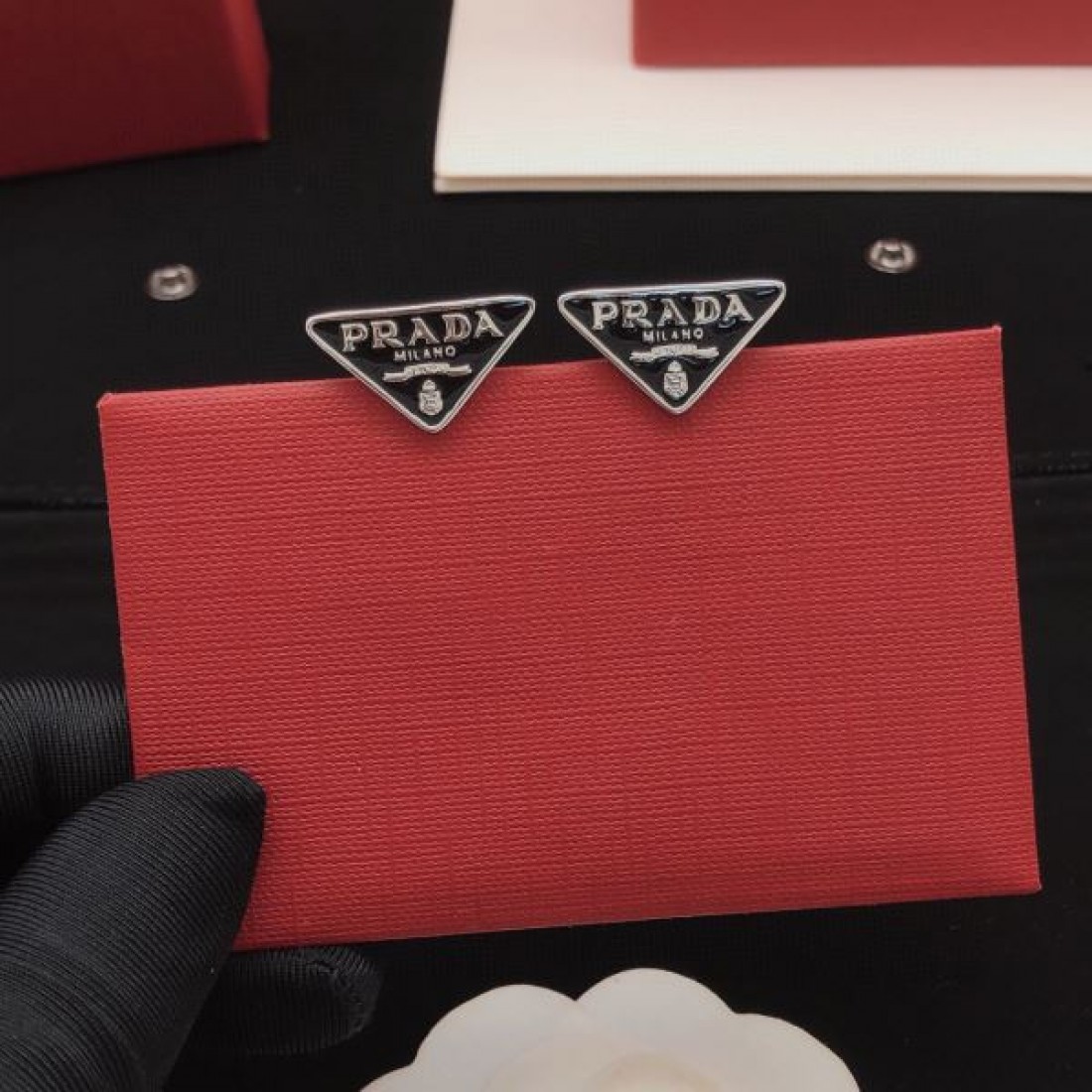 高級感 シンプル PRADA プラダ スーパーコピー イヤリング 美品 人気