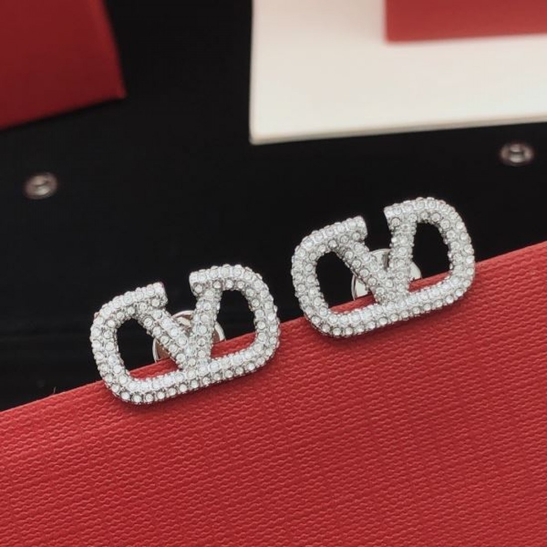 華やか 存在感 VALENTINO ヴァレンティノ スーパーコピー イヤリング レディース向け 