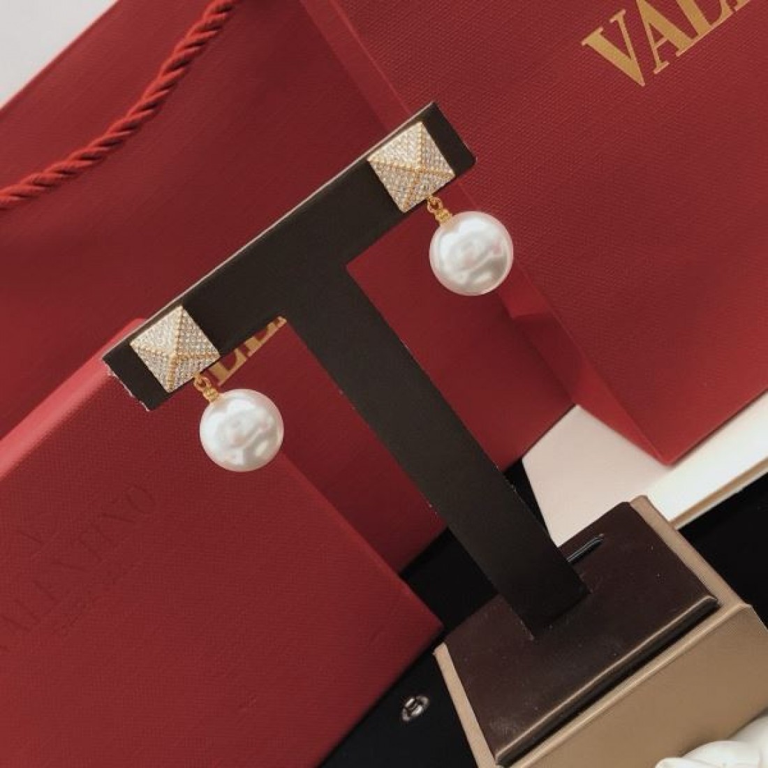 フェミニン きれいめ 上質 VALENTINO ヴァレンティノ コピー イヤリング 洗練