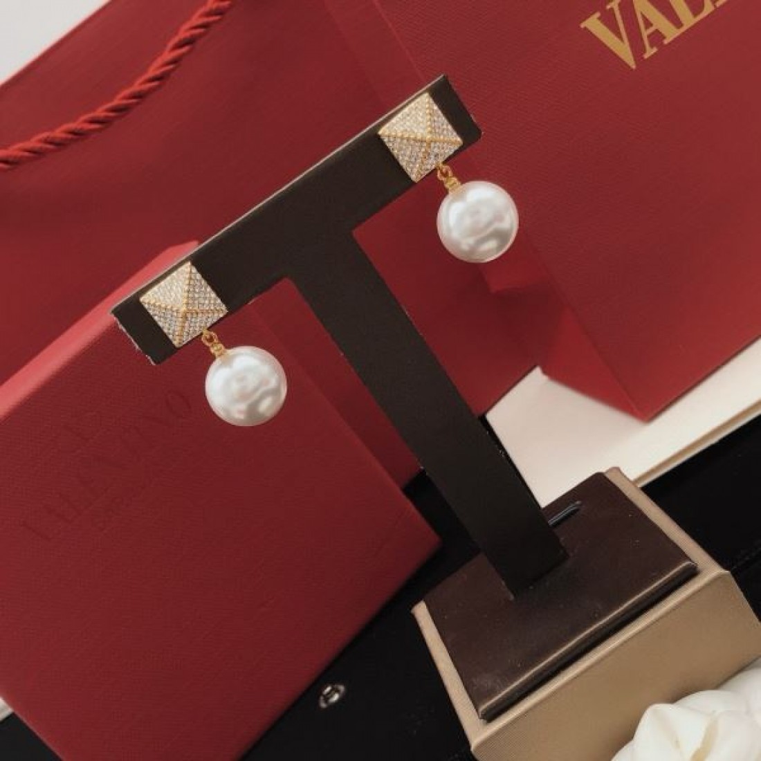 フェミニン きれいめ 上質 VALENTINO ヴァレンティノ コピー イヤリング 洗練