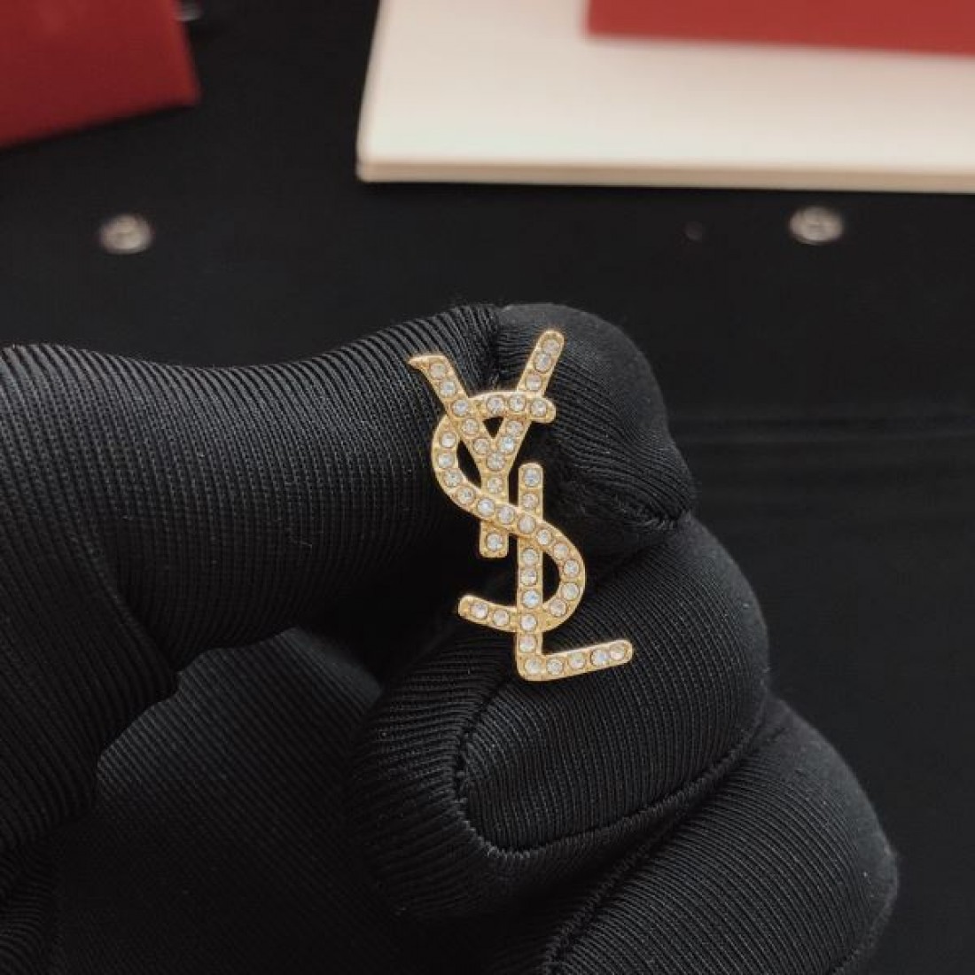  シック モード感 洗練 YSL イヴサンローラン コピー イヤリング 存在感 クール