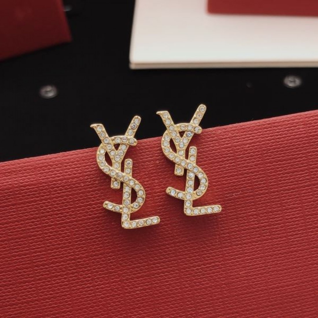  シック モード感 洗練 YSL イヴサンローラン コピー イヤリング 存在感 クール