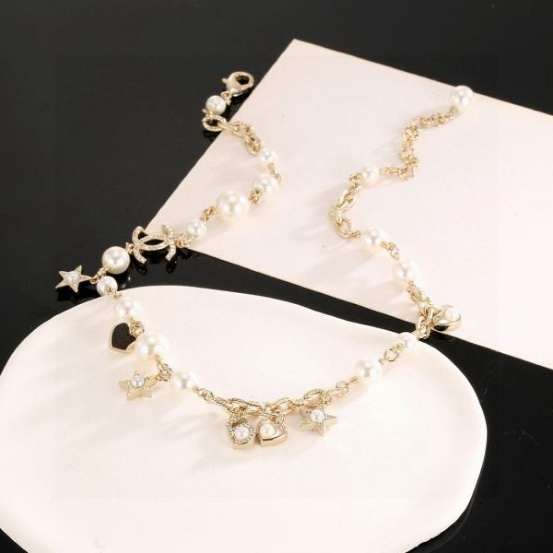 華奢 きれいめ 大人向け CHANEL シャネル コピー ネックレス 上品 おしゃれ 注目