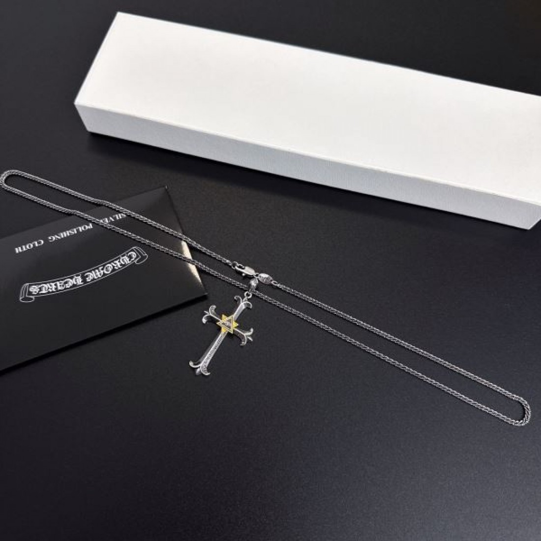 都会的 洗練 ハード系 CHROME HEARTS クロムハーツ コピー ネックレス 存在感 