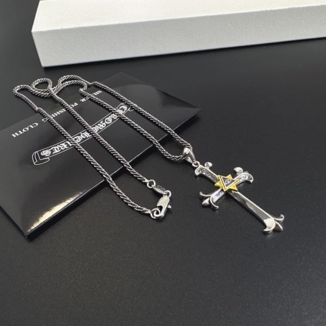 都会的 洗練 ハード系 CHROME HEARTS クロムハーツ コピー ネックレス 存在感 