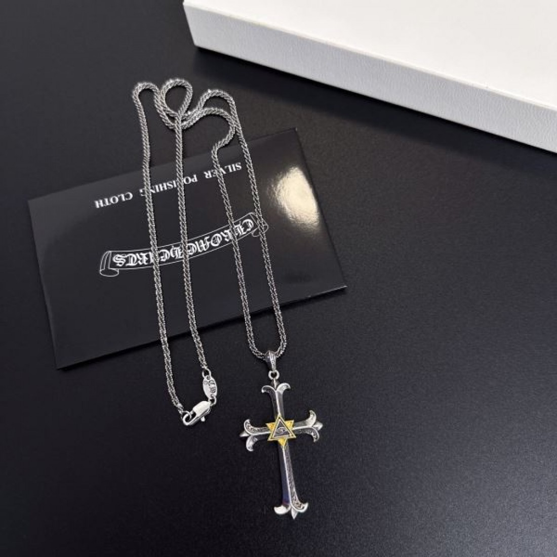 都会的 洗練 ハード系 CHROME HEARTS クロムハーツ コピー ネックレス 存在感 