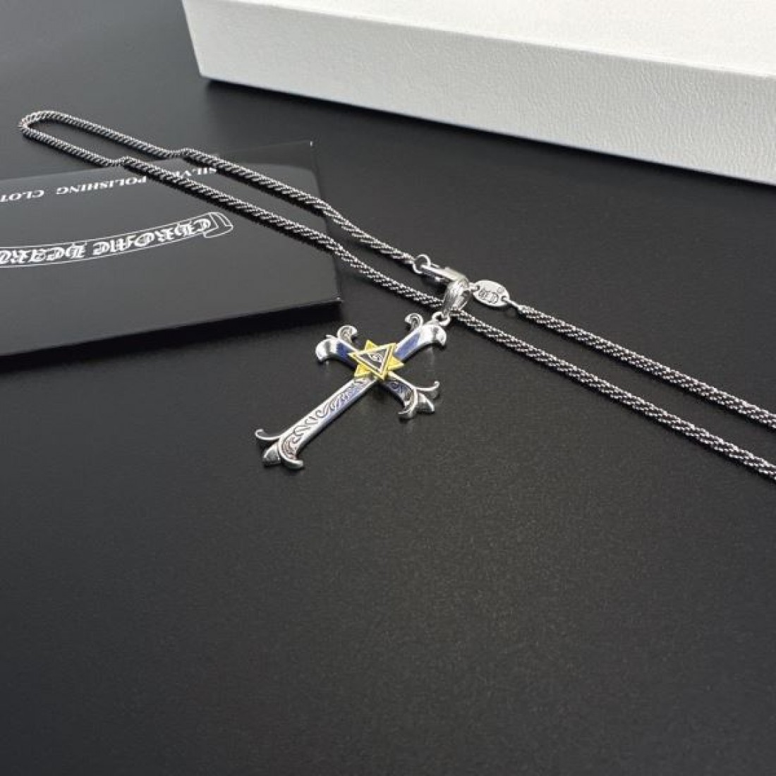 都会的 洗練 ハード系 CHROME HEARTS クロムハーツ コピー ネックレス 存在感 