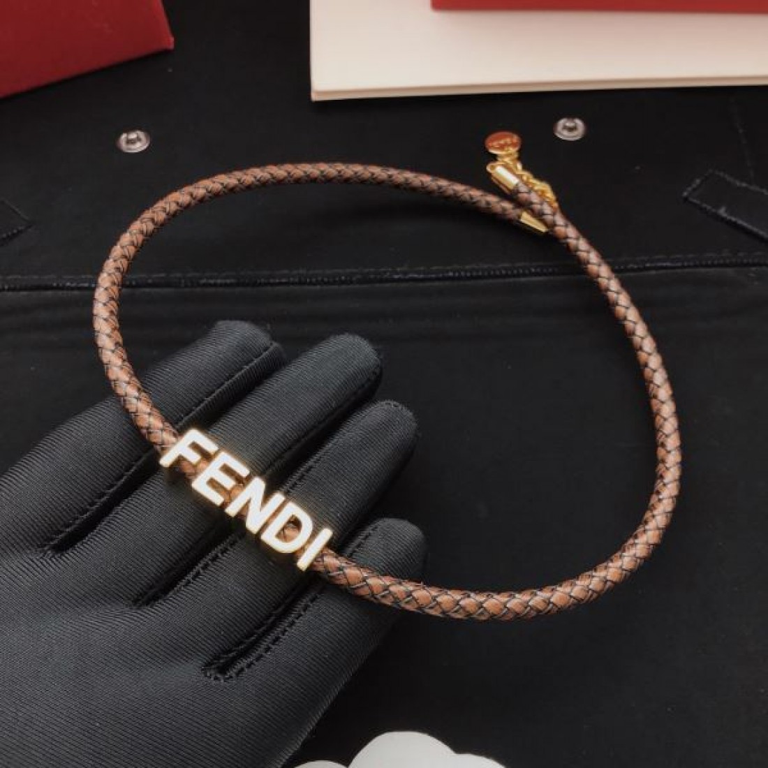 華やか 上質 モード FENDI フェンディ コピー ネックレス 高級感 おしゃれ