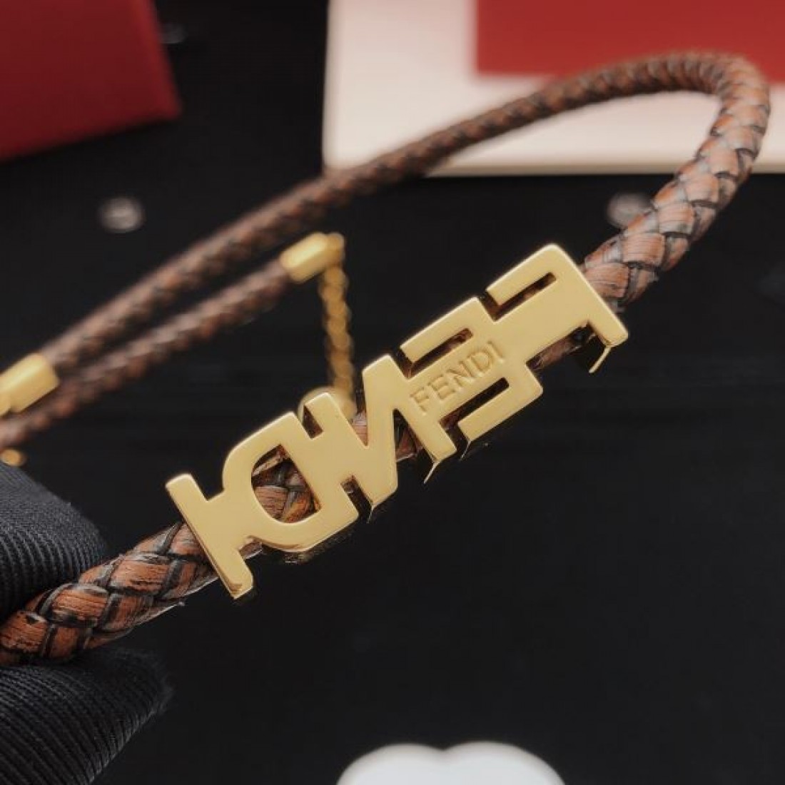 華やか 上質 モード FENDI フェンディ コピー ネックレス 高級感 おしゃれ