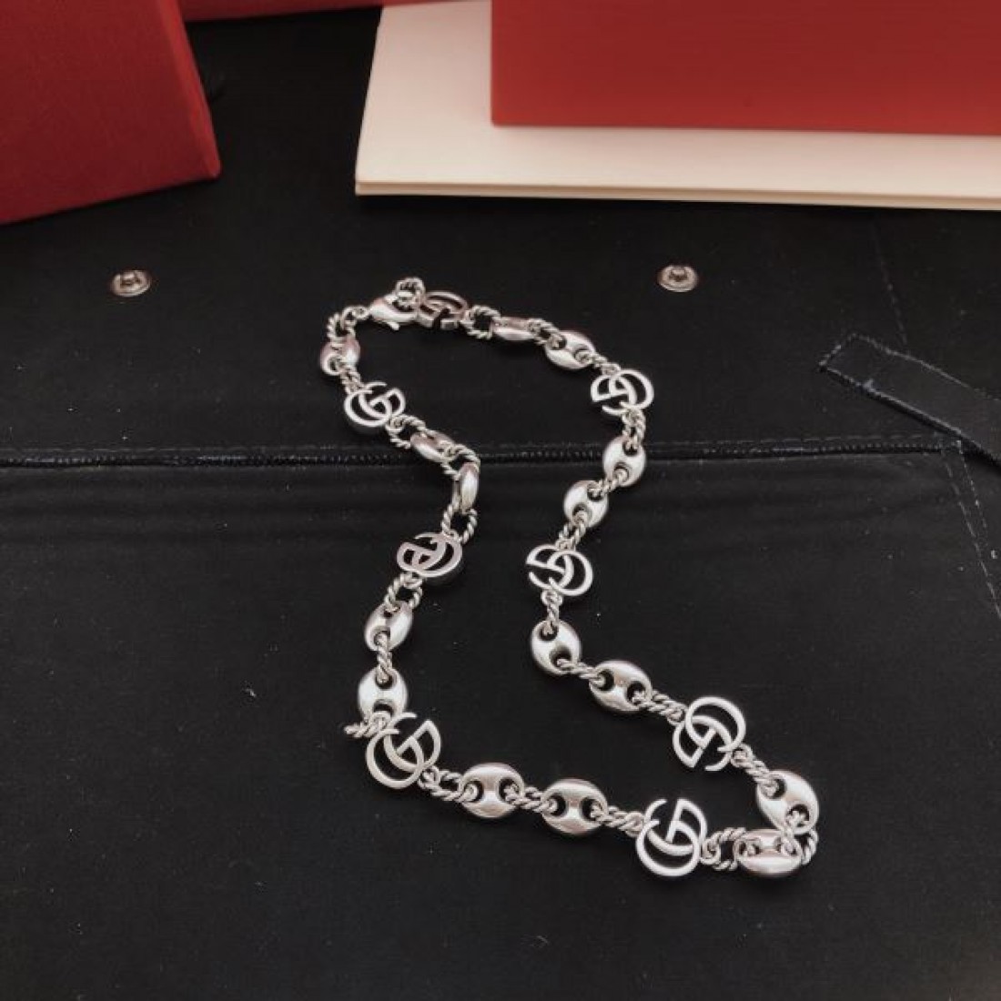 華やか 上品 エレガント GUCCI グッチ コピー ネックレス 高級感 