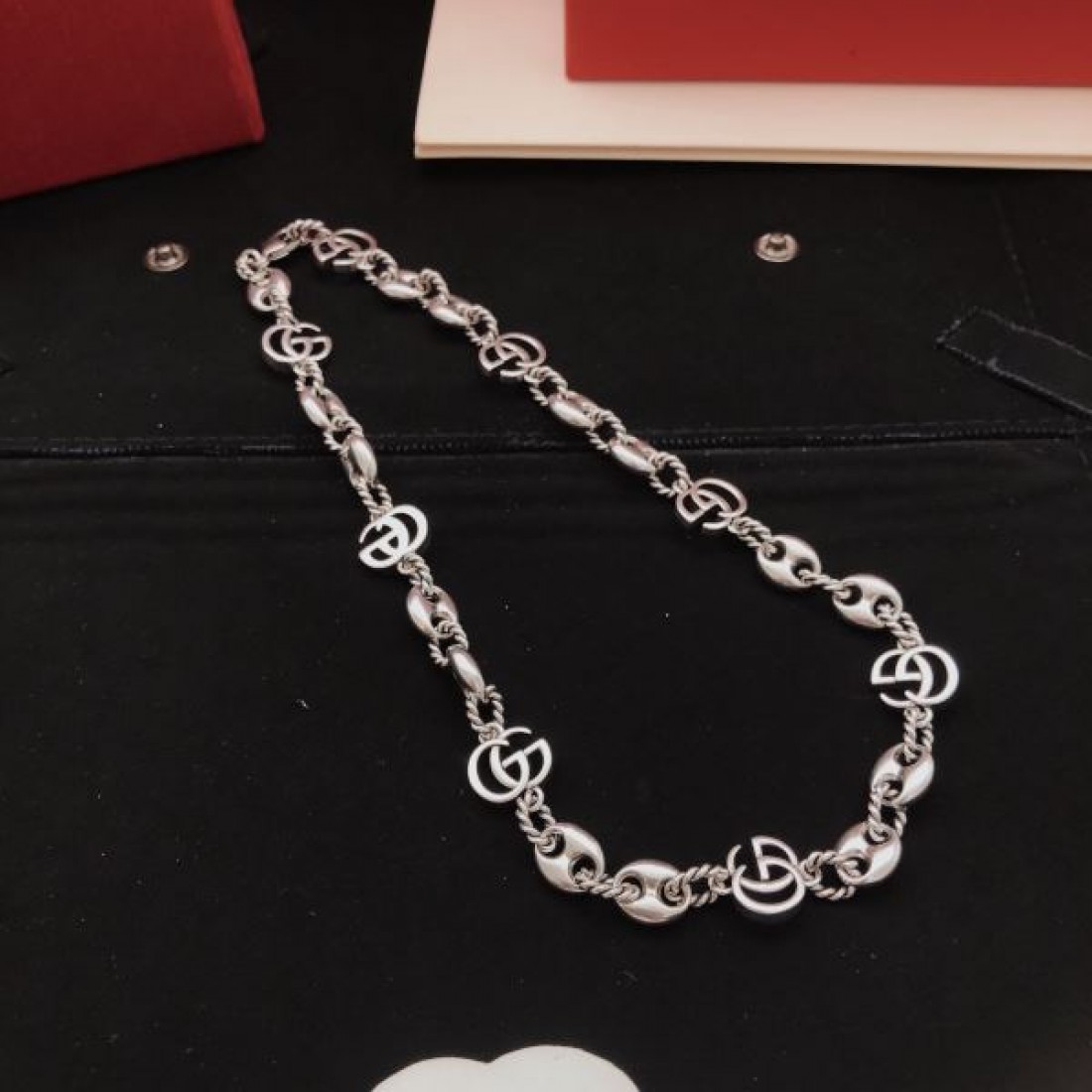 華やか 上品 エレガント GUCCI グッチ コピー ネックレス 高級感 