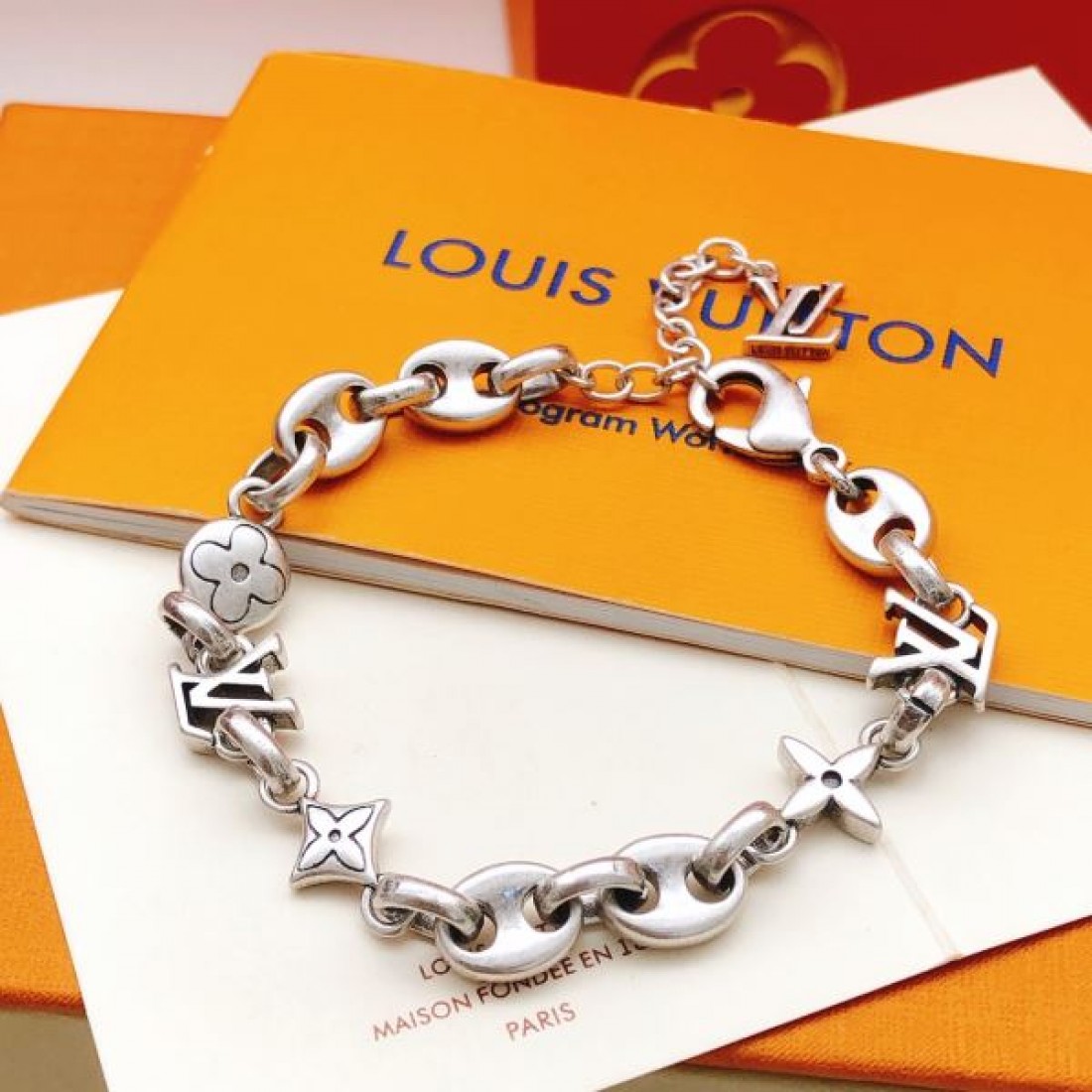 モダン スマート 洗練 LOUIS VUITTON ルイヴィトン コピー ネックレス おしゃれ