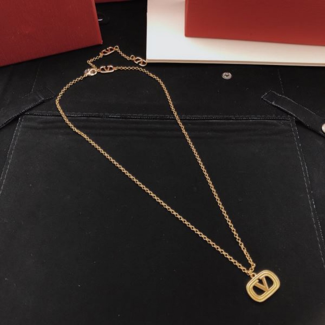 エレガント 大人っぽい 洗練 VALENTINO ヴァレンティノ コピー ネックレス 