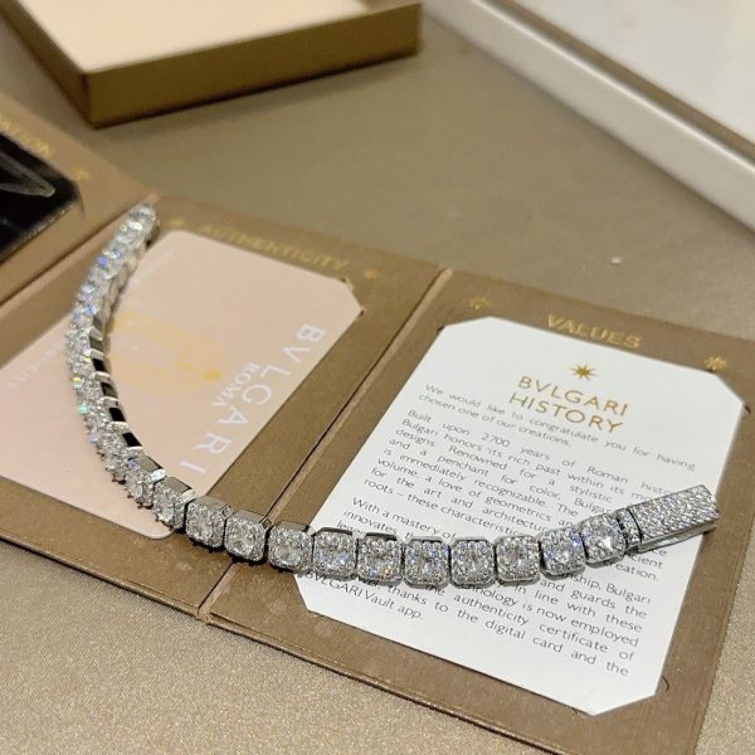 ラグジュアリー クラシック 重厚感 BVLGARI ブルガリ コピー ブレスレット