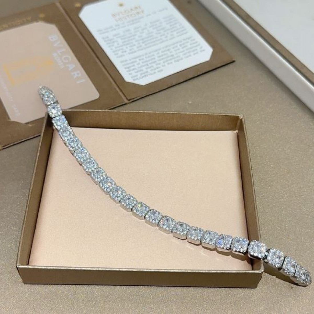 ラグジュアリー クラシック 重厚感 BVLGARI ブルガリ コピー ブレスレット