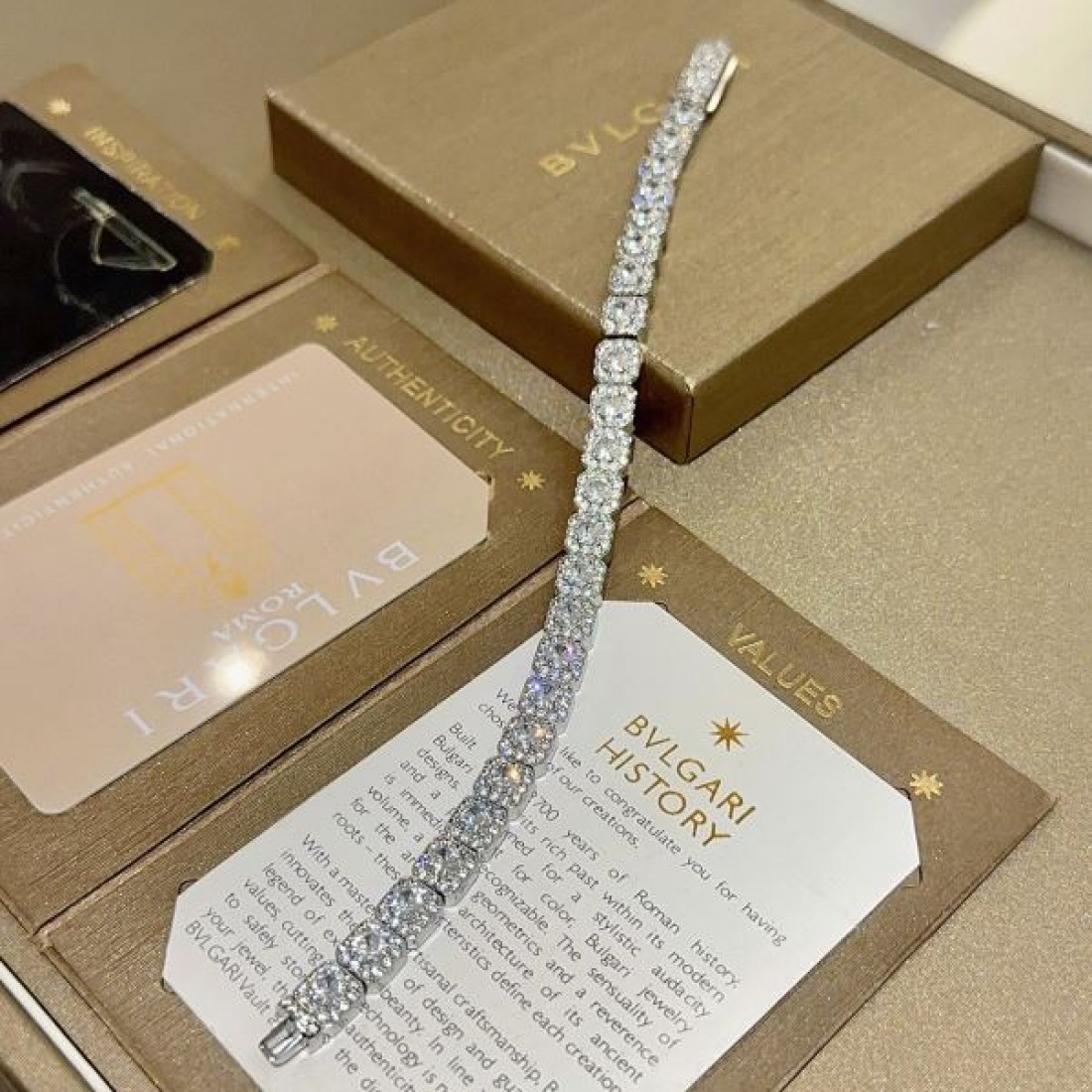 ラグジュアリー クラシック 重厚感 BVLGARI ブルガリ コピー ブレスレット