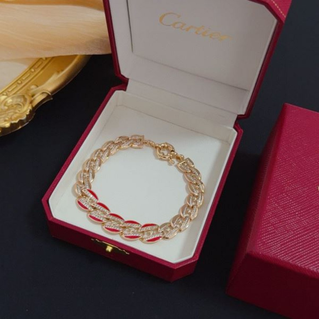 上品 シンプル 高級 CARTIER カルティエ コピー ブレスレット 優雅 洗練 