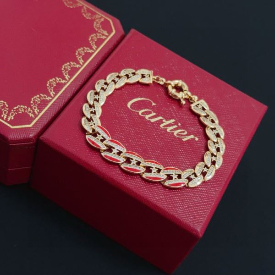 上品 シンプル 高級 CARTIER カルティエ コピー ブレスレット 優雅 洗練 
