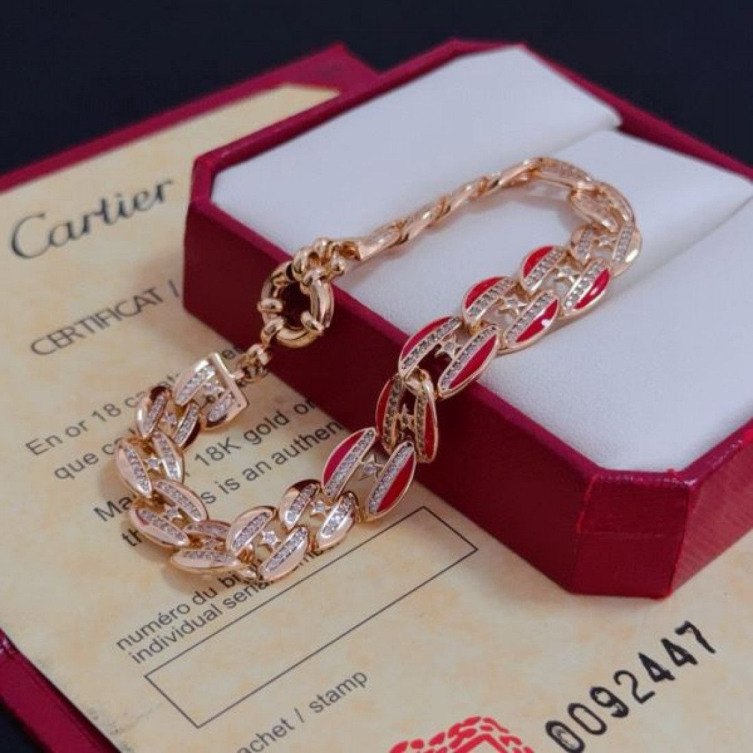 上品 シンプル 高級 CARTIER カルティエ コピー ブレスレット 優雅 洗練 