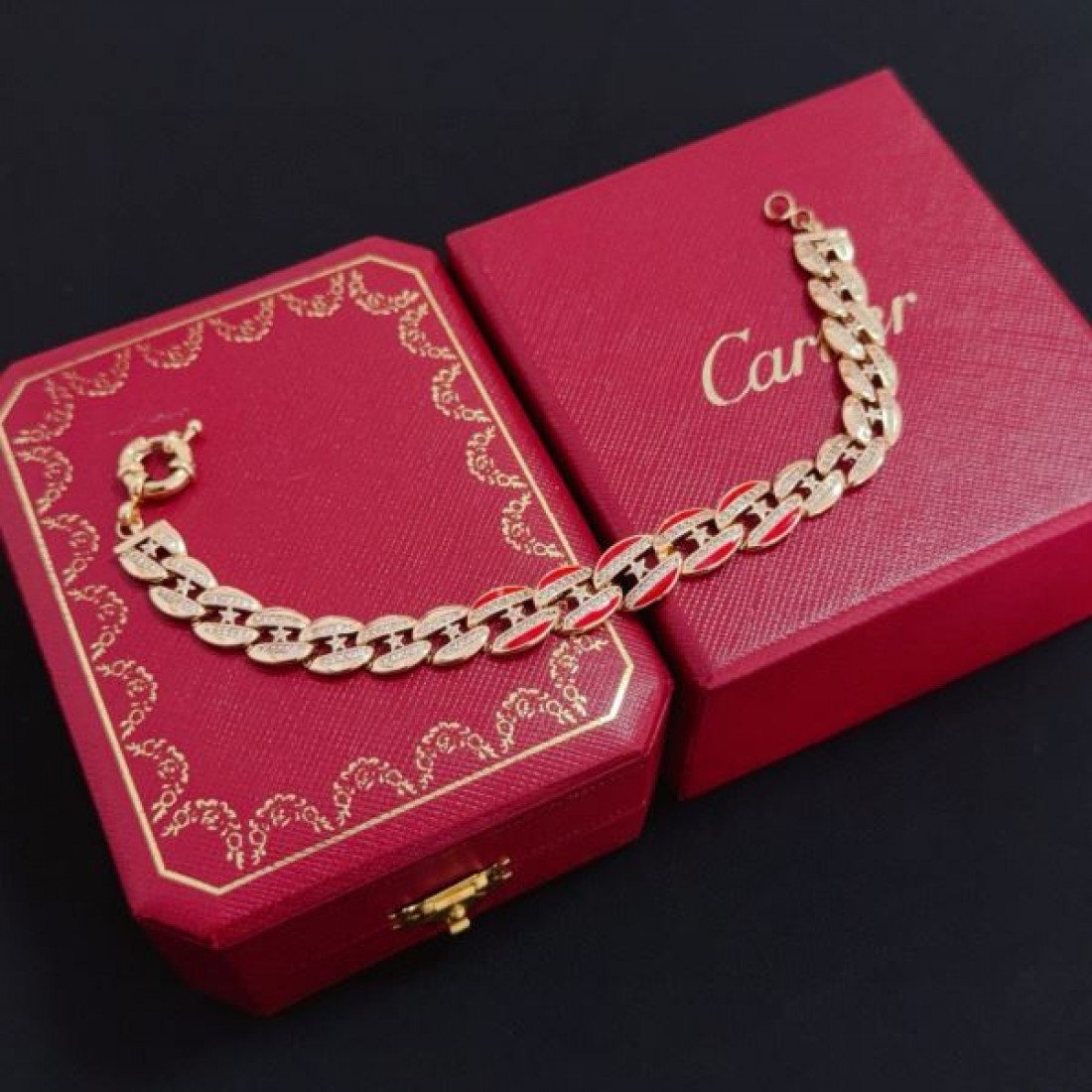 上品 シンプル 高級 CARTIER カルティエ コピー ブレスレット 優雅 洗練 