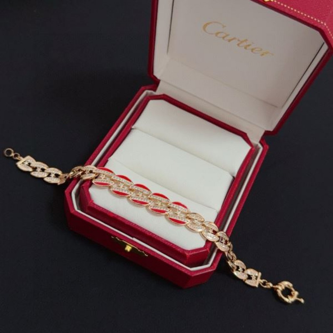 上品 シンプル 高級 CARTIER カルティエ コピー ブレスレット 優雅 洗練 