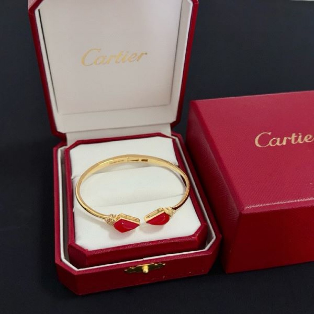 端正 ミニマル 上質 CARTIER カルティエ コピー ブレスレット 大人女子
